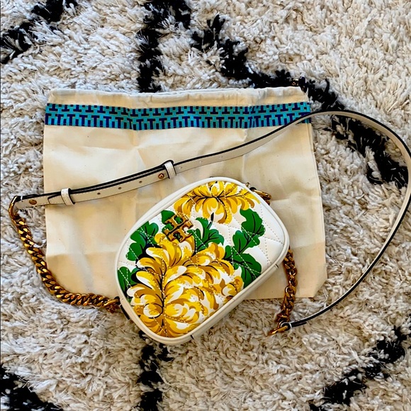 Tory Burch Kira Quilted Camera Bag - Picture 3 of 7